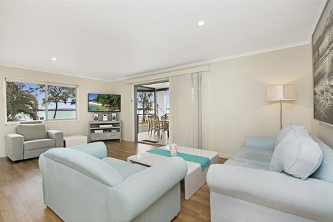 Fishing And Swimming At Your Doorstep - Sylvan Beach Esp, Bellara - Tweed Heads Accommodation 17