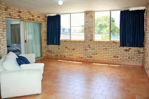 Spacious Unit With Views Of Pumicestone - Wattle Ave, Bongaree - Tweed Heads Accommodation 5