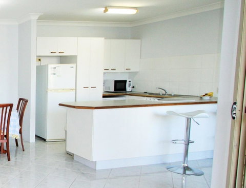 Spacious Unit With Views Of Pumicestone - Wattle Ave, Bongaree - Tweed Heads Accommodation 12