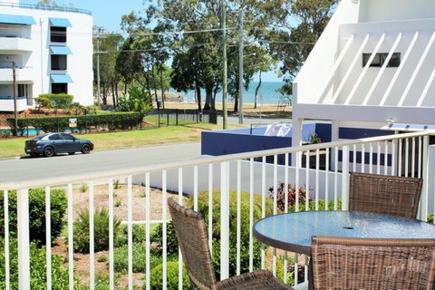 Spacious Unit With Views Of Pumicestone - Wattle Ave, Bongaree - Tweed Heads Accommodation 9