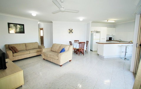Spacious Unit With Views Of Pumicestone - Wattle Ave, Bongaree - Tweed Heads Accommodation 14