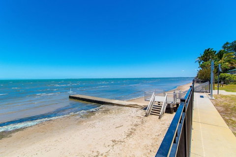 Spacious Unit With Views Of Pumicestone - Wattle Ave, Bongaree - Tweed Heads Accommodation 10