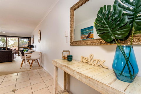 Spacious Family Unit With Incredible Views. - Tweed Heads Accommodation 5