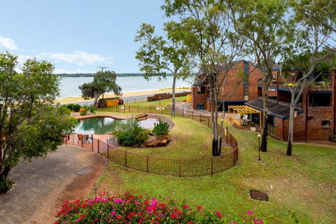 Spacious Family Unit With Incredible Views. - Tweed Heads Accommodation 8