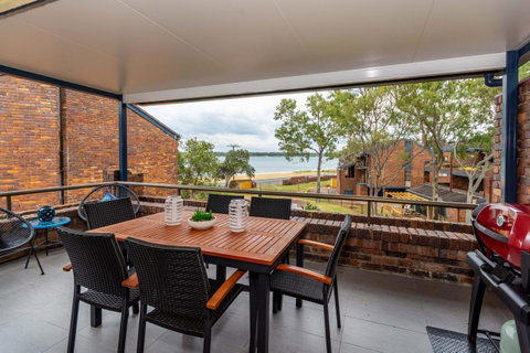 Spacious Family Unit With Incredible Views. - Tweed Heads Accommodation 0