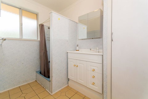 Short Stroll To Surf Beach - North Street, Woorim - Tweed Heads Accommodation 5