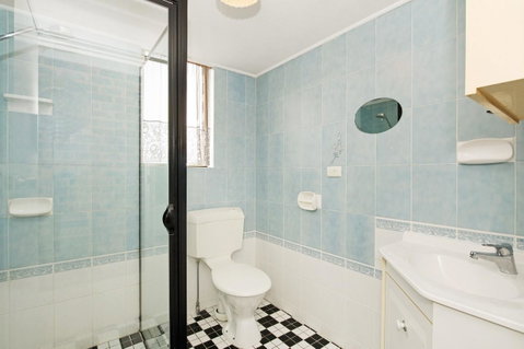 Huge Top Floor Unit Across The Road....Waterfront!! - Tweed Heads Accommodation 9