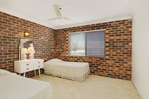 Huge Top Floor Unit Across The Road....Waterfront!! - Tweed Heads Accommodation 10
