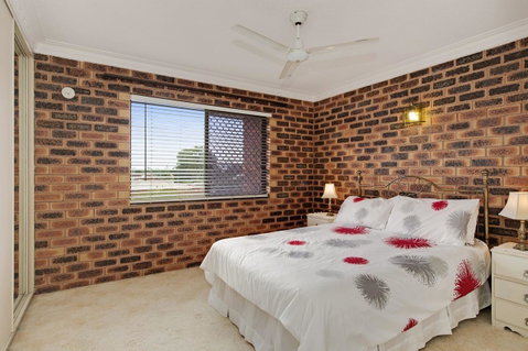 Huge Top Floor Unit Across The Road....Waterfront!! - Tweed Heads Accommodation 13
