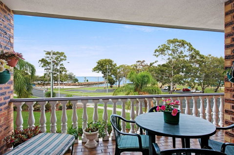 Huge Top Floor Unit Across The Road....Waterfront!! - Tweed Heads Accommodation 0