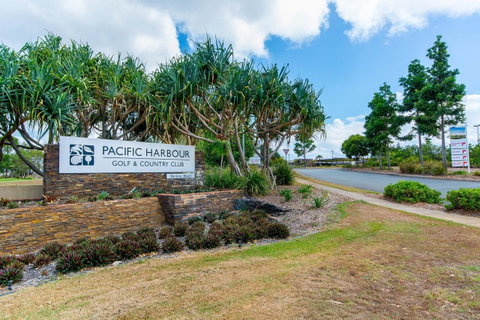Huge Top Floor Unit Across The Road....Waterfront!! - Tweed Heads Accommodation 17