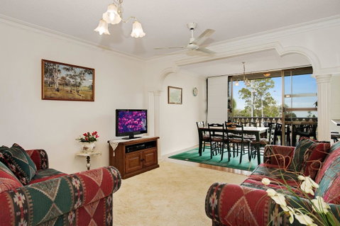 Huge Top Floor Unit Across The Road....Waterfront!! - Tweed Heads Accommodation 3