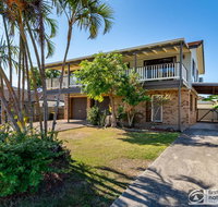 Family Holiday Haven on Boronia 100m to Beach - Tweed Heads Accommodation