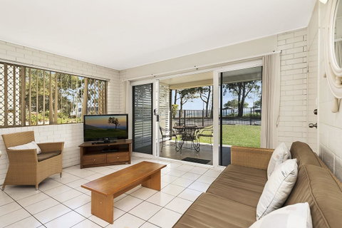 Ground Floor Air Conditioned, Fabulous Waterviews Overlooking Pumicestone Passage - Tweed Heads Accommodation 8