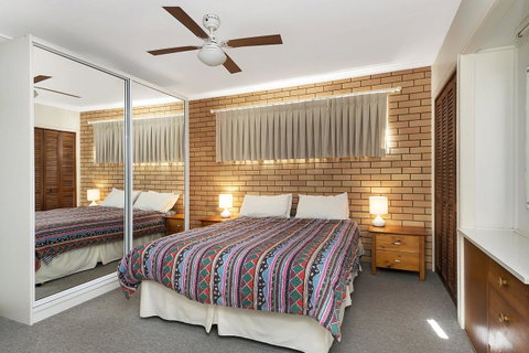 Ground Floor Air Conditioned, Fabulous Waterviews Overlooking Pumicestone Passage - Tweed Heads Accommodation 12