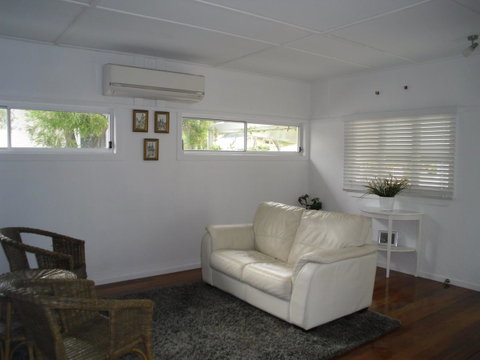 Hampton Cottage- Delightful Cottage Bring Your Dog! - Tweed Heads Accommodation 10