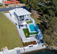 Stunning Canal Home Oh So Close To The Waterfront - Tweed Heads Accommodation