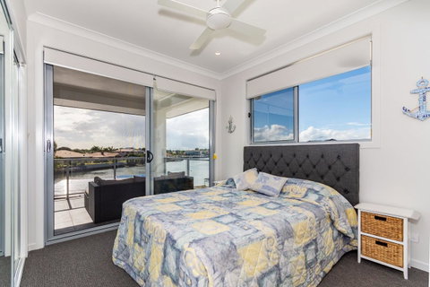 Stunning Canal Home Oh So Close To The Waterfront - Tweed Heads Accommodation 20