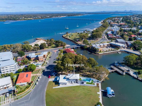 Stunning Canal Home Oh So Close To The Waterfront - Tweed Heads Accommodation 17