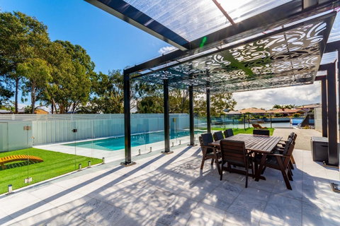 Stunning Canal Home Oh So Close To The Waterfront - Tweed Heads Accommodation 3