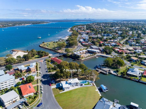 Stunning Canal Home Oh So Close To The Waterfront - Tweed Heads Accommodation 13