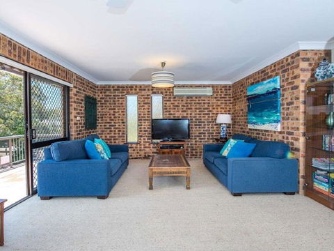 'COLUMBIA VIEWS', 2/9 COLUMBIA CLOSE - AIRCON, WIFI, NETFLIX, VIEWS & BOAT PARKING - Tweed Heads Accommodation 3