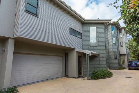 'Rolling Waves 2' On Ocean Drive - Tweed Heads Accommodation 1