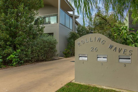 'Rolling Waves 2' On Ocean Drive - Tweed Heads Accommodation 0