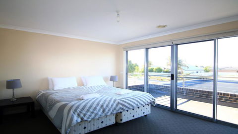 'The Anchorage By The Lake' - Tweed Heads Accommodation 3