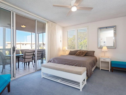 1 'Portofino' 7 Laman Street - Aircon & 1st Level Unit - Tweed Heads Accommodation 3
