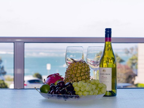 1 'Portofino' 7 Laman Street - Aircon & 1st Level Unit - Tweed Heads Accommodation 1