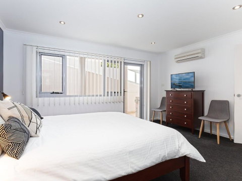 1 'Seaview', 9 Church Street - Huge Air Conditioned Unit With Lift & WIFI - Tweed Heads Accommodation 1