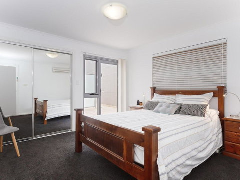 1 'Seaview', 9 Church Street - Huge Air Conditioned Unit With Lift & WIFI - Tweed Heads Accommodation 3