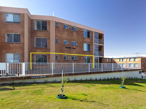 1 'Thurlow Lodge', 6 Thurlow Avenue - Air Conditioned & Pool In The Heart Of Town - Tweed Heads Accommodation 2