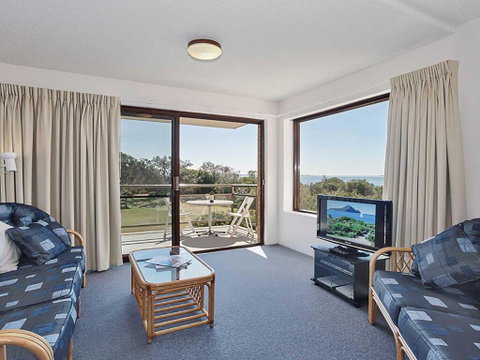 10 'Intrepid' 3 Intrepid Close - Water Views Over Shoal Bay Beach - Tweed Heads Accommodation 3