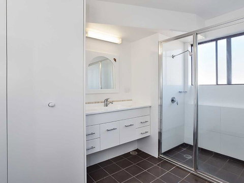 10 'Intrepid' 3 Intrepid Close - Water Views Over Shoal Bay Beach - Tweed Heads Accommodation 2
