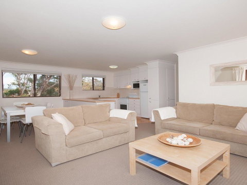 11 'Promenade' 8 Intrepid Close - Air Conditioned Unit With Beautiful Water Views - Tweed Heads Accommodation 2