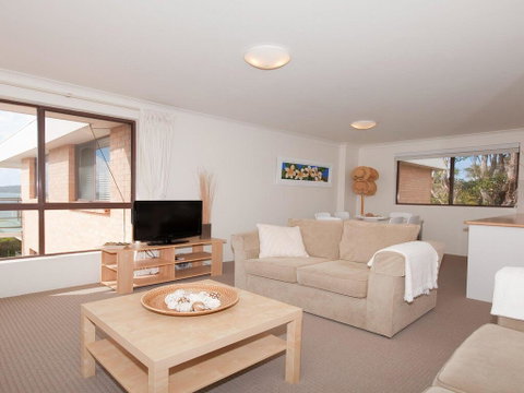 11 'Promenade' 8 Intrepid Close - Air Conditioned Unit With Beautiful Water Views - Tweed Heads Accommodation 1