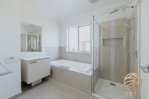 118 Refreshing 3BR Werribee Family House - Tweed Heads Accommodation 1