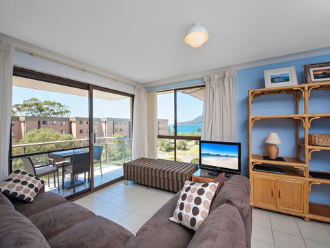 12 'Commodore', 6 Intrepid Close - Beautiful Water Views - Tweed Heads Accommodation 2