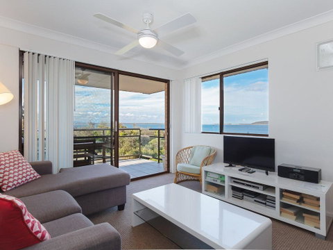 12 'Intrepid' 3 Intrepid Close - Right On The Beachfront - Tweed Heads Accommodation 2