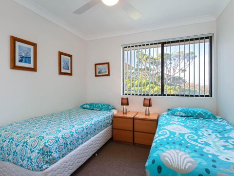 12 'Intrepid' 3 Intrepid Close - Right On The Beachfront - Tweed Heads Accommodation 3