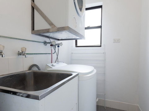 13 'INTREPID', 3 INTREPID CL - FANTASTIC UNIT WITH STUNNING WATER VIEWS - Tweed Heads Accommodation 1
