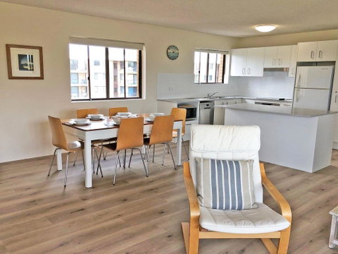 15 'Intrepid', 3 Intrepid Close - Right On The Beachfront - Tweed Heads Accommodation 3