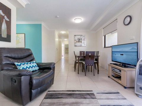 16 'Carindale' 19-23 Dowling St - Ground Floor, Foxtel, Pool And Tennis Court - Tweed Heads Accommodation 3