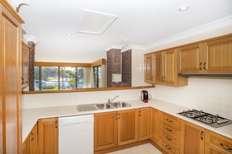 16 Shipton Cres - Secluded Away - Tweed Heads Accommodation 1