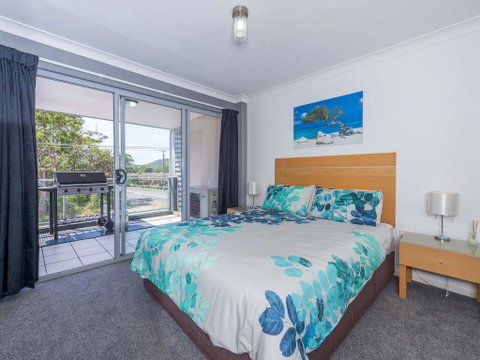 18 'Shoal Bay Beach Apartments' - Fantastic Air Conditioned Unit With A Pool & Lift - Tweed Heads Accommodation 2
