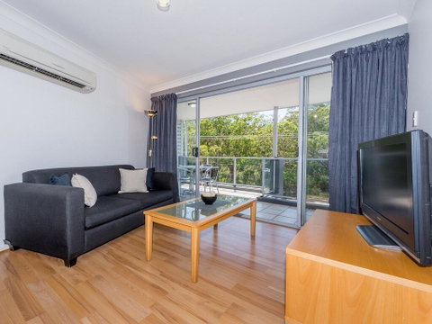 18 'Shoal Bay Beach Apartments' - Fantastic Air Conditioned Unit With A Pool & Lift - Tweed Heads Accommodation 3