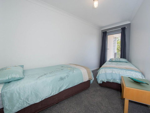 18 'Shoal Bay Beach Apartments' - Fantastic Air Conditioned Unit With A Pool & Lift - Tweed Heads Accommodation 1