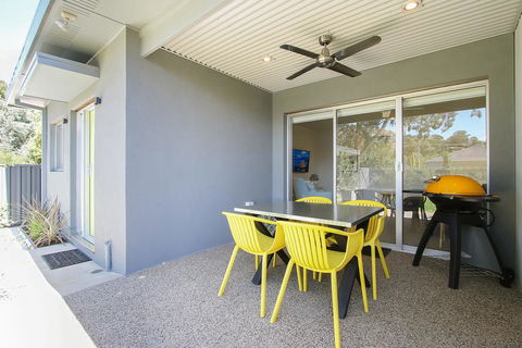 18 On Rayner - Swish Apartment Myrtleford - Tweed Heads Accommodation 3